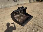 Shaker bucket with S60 hitch 3