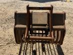 Shaker bucket with S70 hitch 11