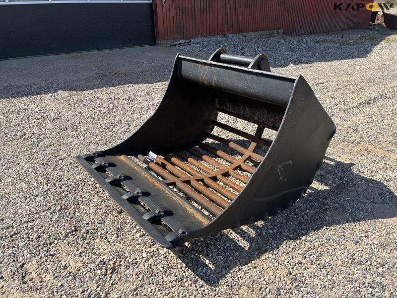 Skeleton bucket 1