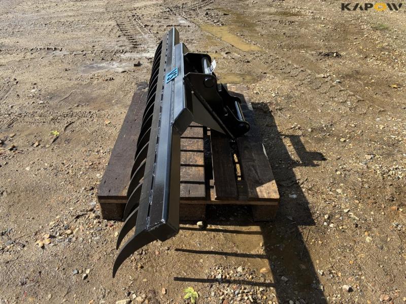 Rake with Hydrema hitch 8