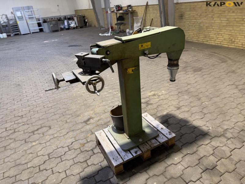 Pipe grinding machine 7