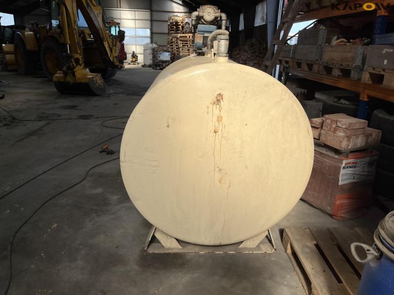 Roug 2500 liter diesel tank with pump 3