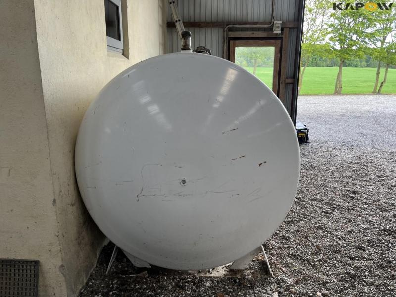 Roug diesel tank with pump 4