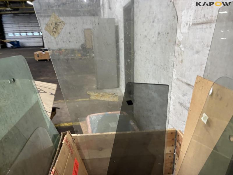 Window glass for machines 18