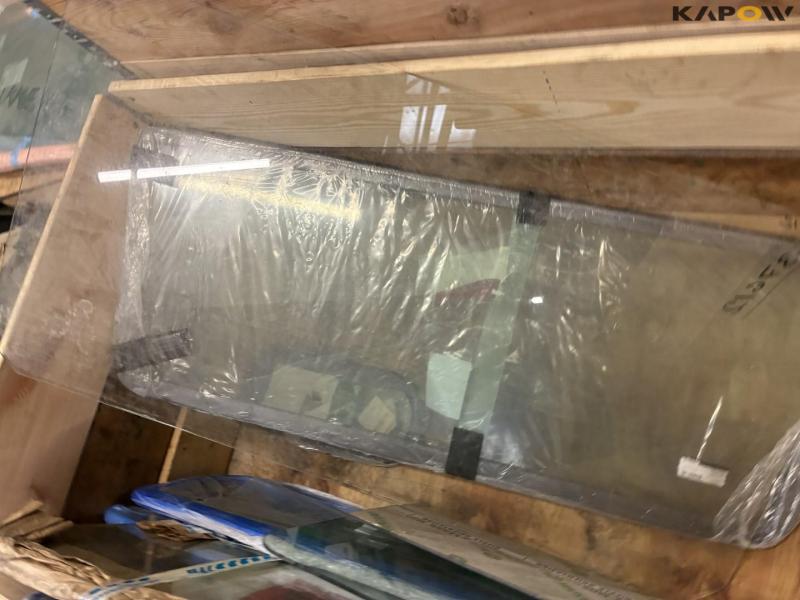Window glass for machines 25