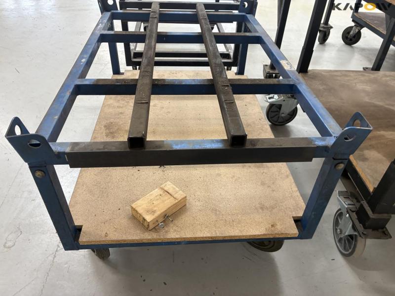 Rolling tables 28
