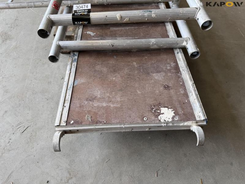 Mobile scaffolding 9