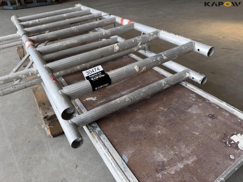 Mobile scaffolding 10
