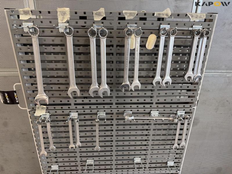 Rolling wall with tools 5