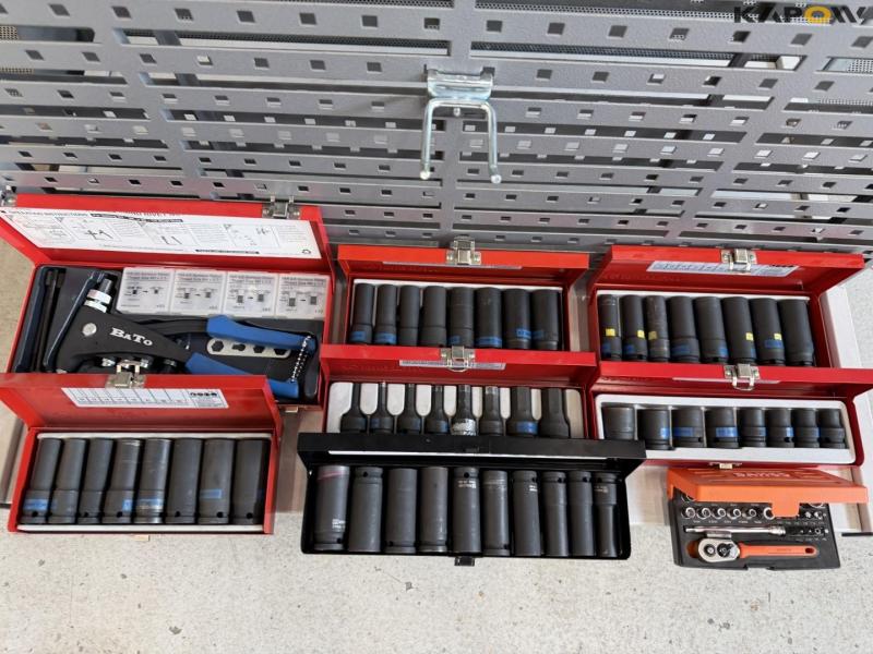Rolling wall with tools 12