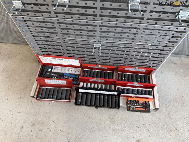 Rolling wall with tools 22