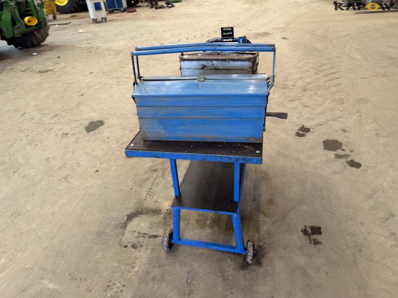 Trolley with tools 6