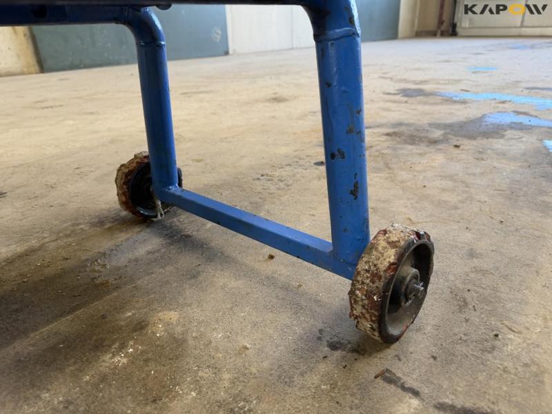 Trolley with tools 22