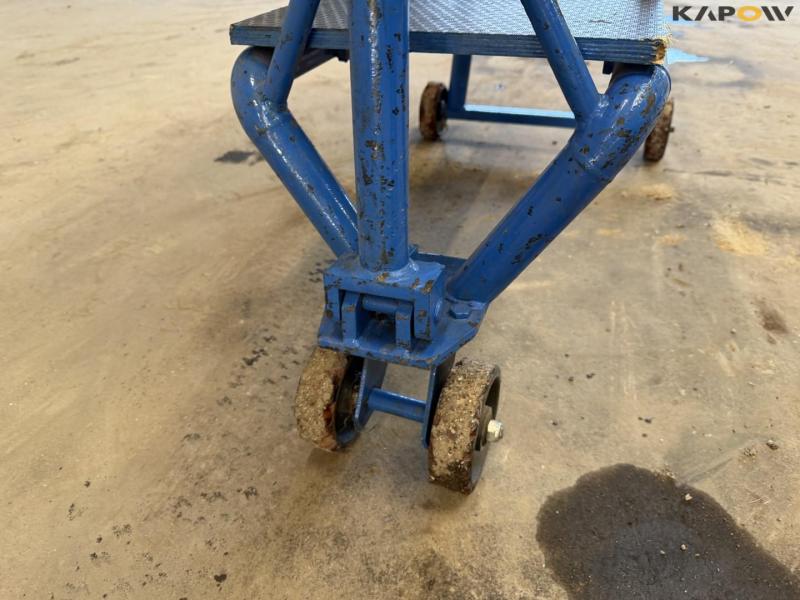 Trolley with tools 23