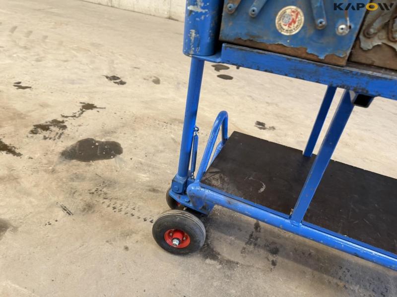 Trolley with tools 25
