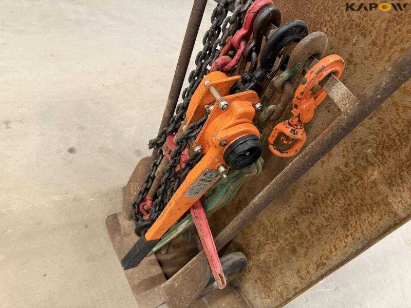 Sack trucks, chains and hoists 11