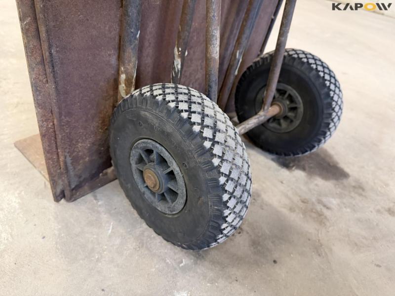 Sack trucks, chains and hoists 15