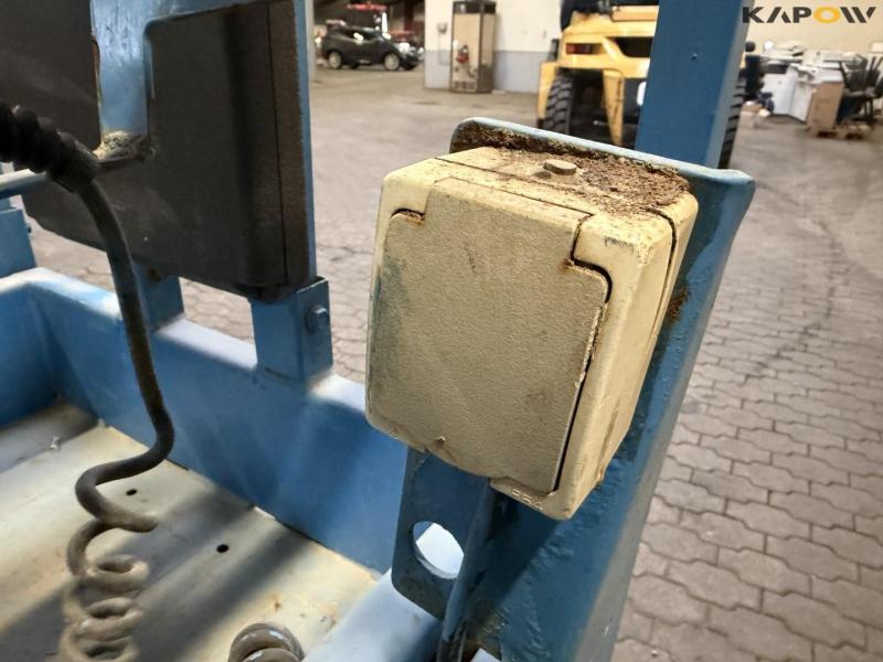 Genie GS1932 scissor lift 14