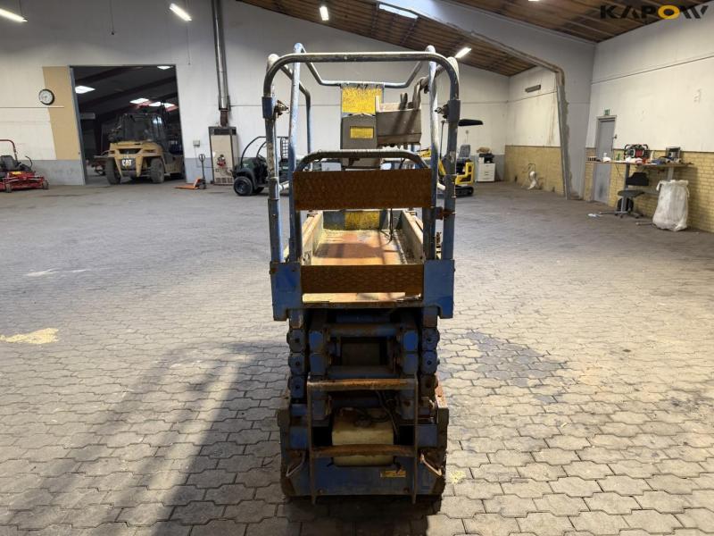 Scissor lift 6