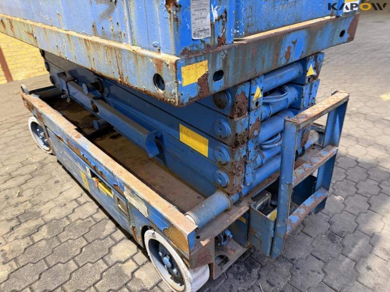 Scissor lift 12