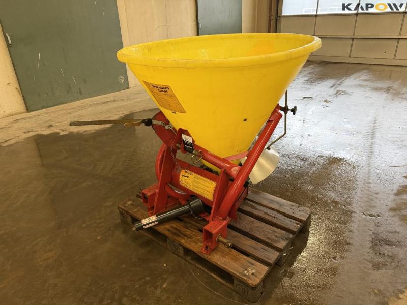 Salt/fertilizer spreader 1