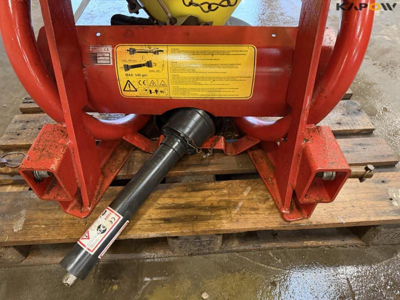 Salt/fertilizer spreader 12