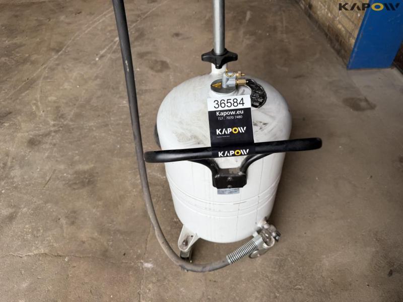 Samoa waste oil container with hose 5