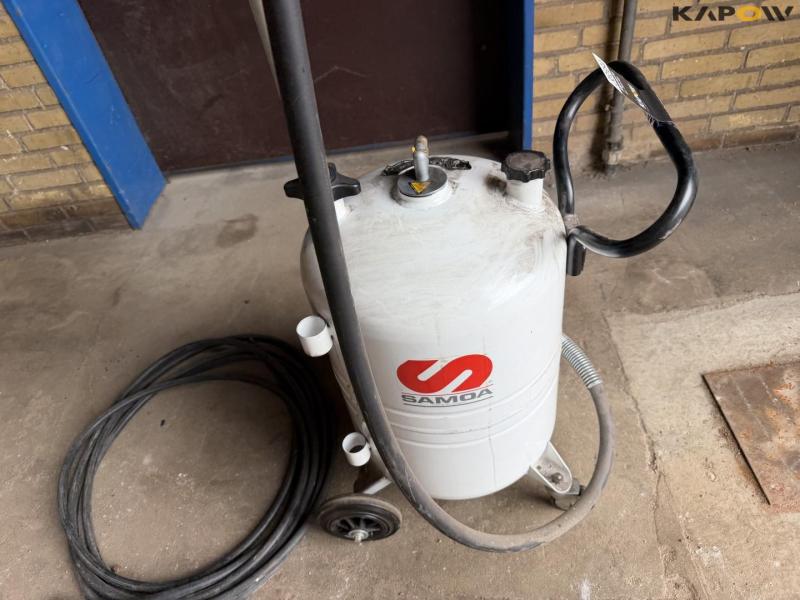 Samoa waste oil container with hose 6