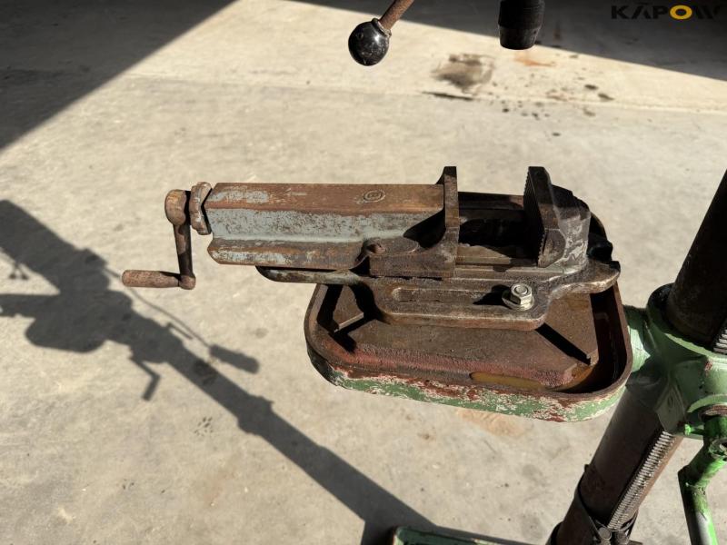 Samson DPFC-17-12 pillar drill 11