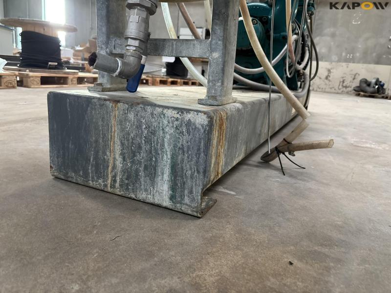 Samson vacuum pump with tank 9