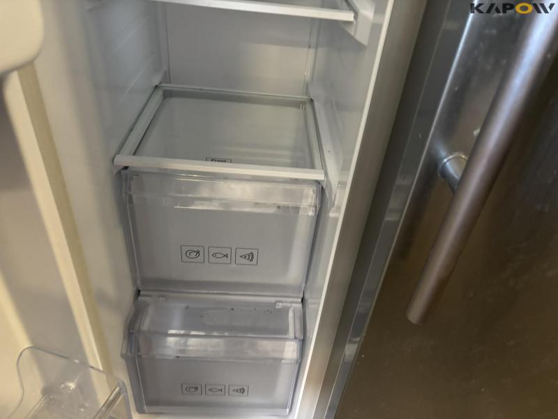 Samsung fridge freezer with ice maker 12