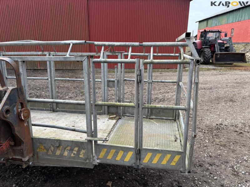 Scantruck swivel and crew basket 19