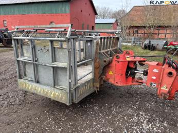 Scantruck swivel and crew basket