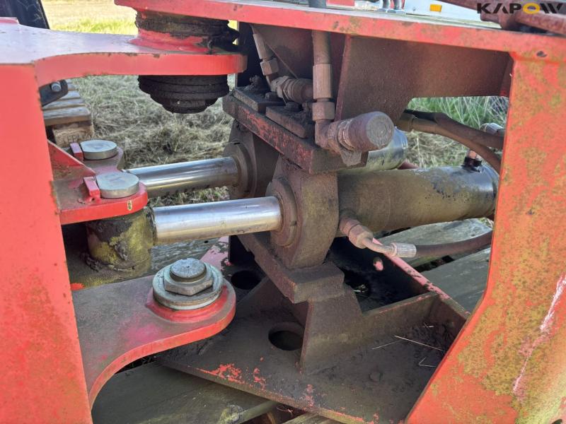 Scantruck crew basket and swivel joint 34