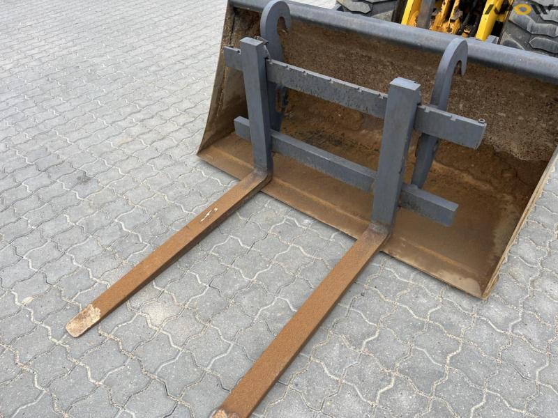 Schäffer 2445 skid steer loader 16