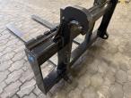 SE Pallet forks with Volvo Hitch 9