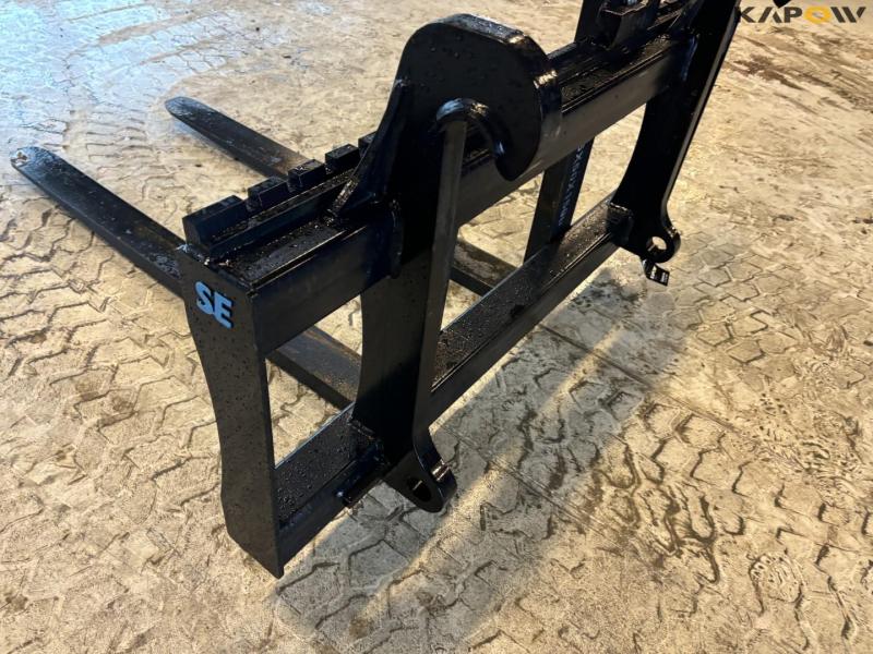 SE pallet forks with Volvo hitch 9