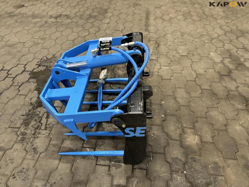 SE silo grab with Avant hitch 8