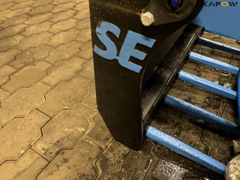 SE silo grab with Avant hitch 13