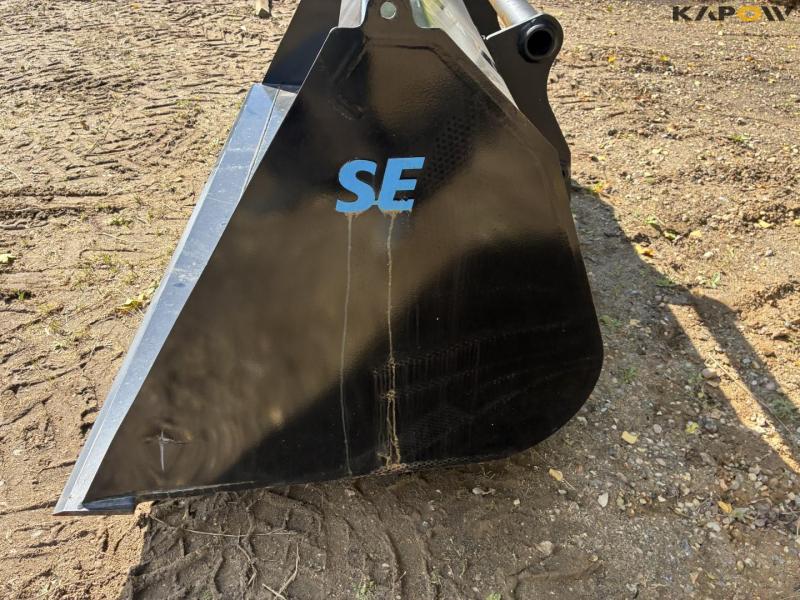 SE bucket with Manitou hitch 7