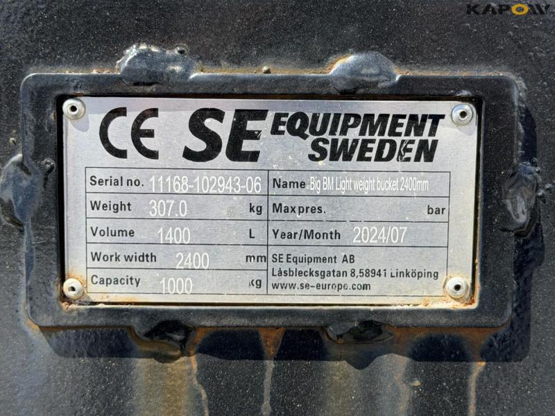SE bucket with Volvo hitch 11
