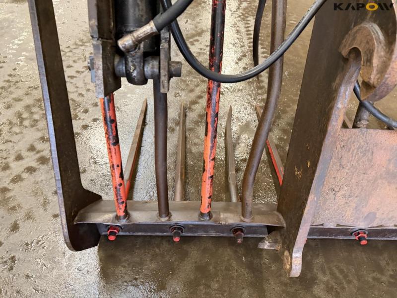 Silo grab with Volvo hitch 15