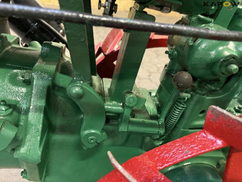 Simar 46 tool carrier with spring cutter 18