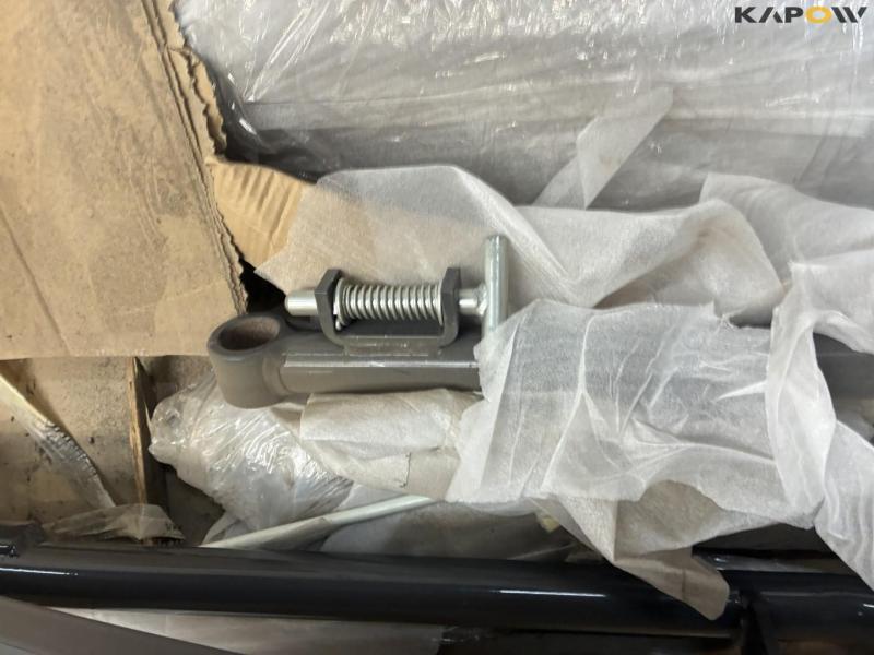 Swath divider set for Agco header 11