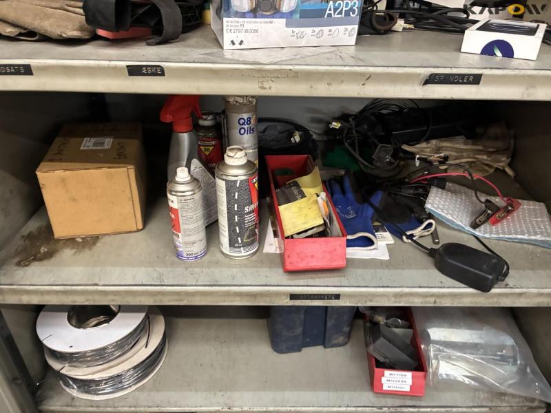 Cabinets with content 14