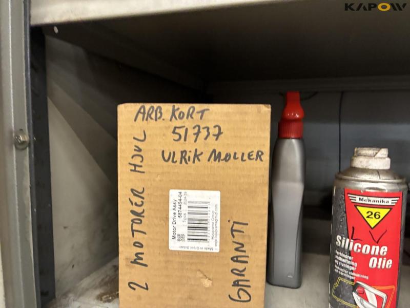 Cabinets with content 18