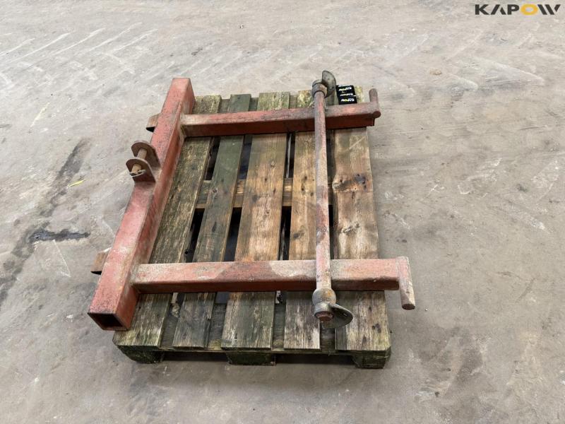 Cutting table suspension with three-point linkage 3