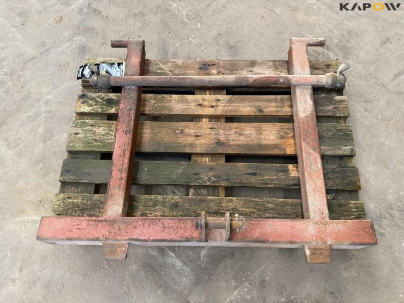 Cutting table suspension with three-point linkage 7