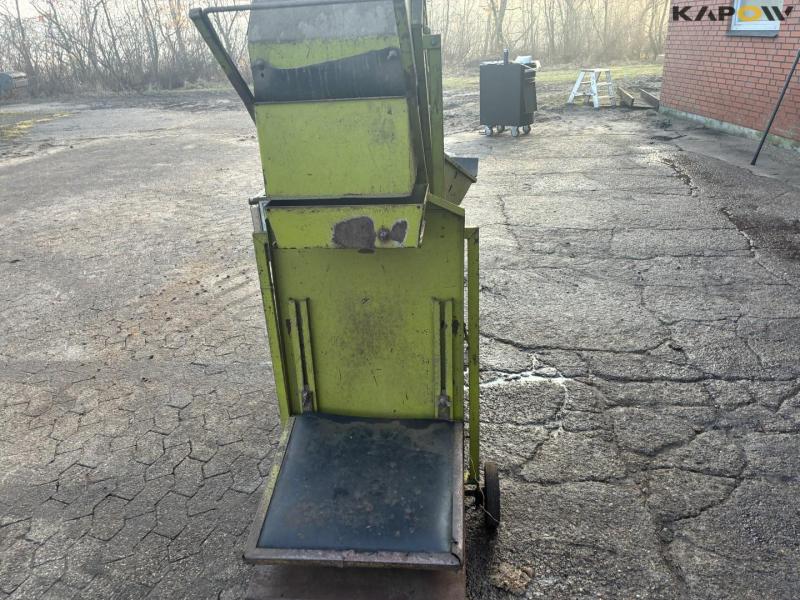 Skals AM bag filler with scale 29