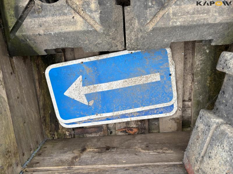 Sign bases and crossing ramps 13